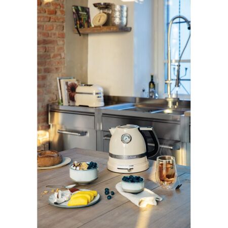 KitchenAid 5KEK1522EAC Artisan Kettle 1,5 Lt Almond Cream - 2